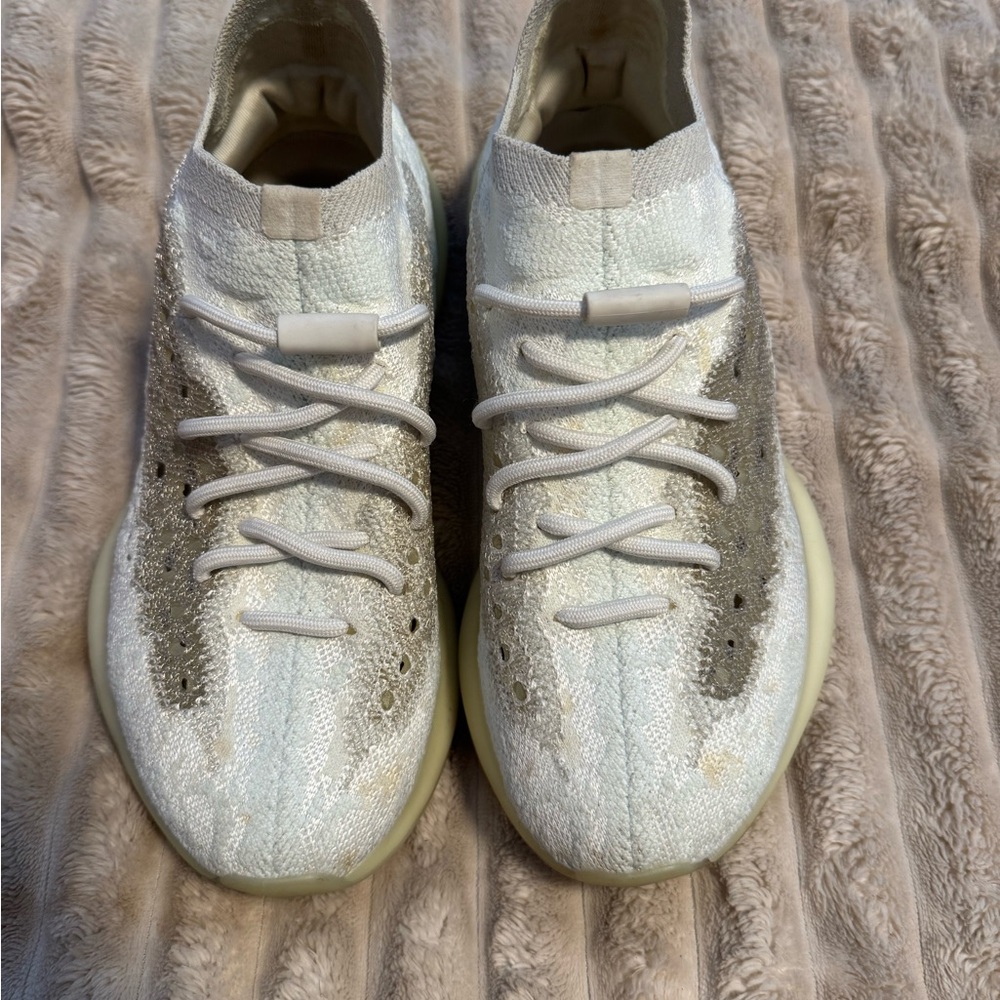Yeezy Sneakers in Cream and Gray